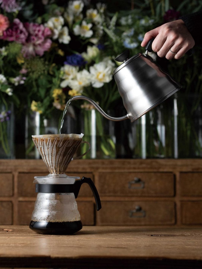 https://cdn.shopify.com/s/files/1/0792/2666/7327/files/hario_vcnd-02b-ex_v60-craft-coffee-maker_pourover-set_kettle_1800x1800_d4ce2ff2-d554-4014-b70a-d43dfd5552a5.jpg?v=1690579912