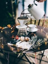 https://cdn.shopify.com/s/files/1/0792/2666/7327/files/hario_v60-02-ceramic-dripper_white_pourover_4_1800x1800_1324bcb8-6090-4bf0-ac70-6b3a127b7139.jpg?v=1690579836