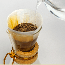 https://cdn.shopify.com/s/files/1/0792/2666/7327/files/chemex-fp-2-in-use_1.png?v=1690579907